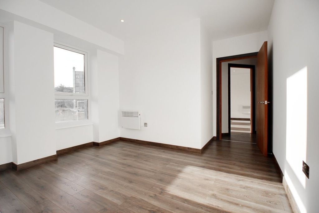 Property photo 3 of 8 Gallery