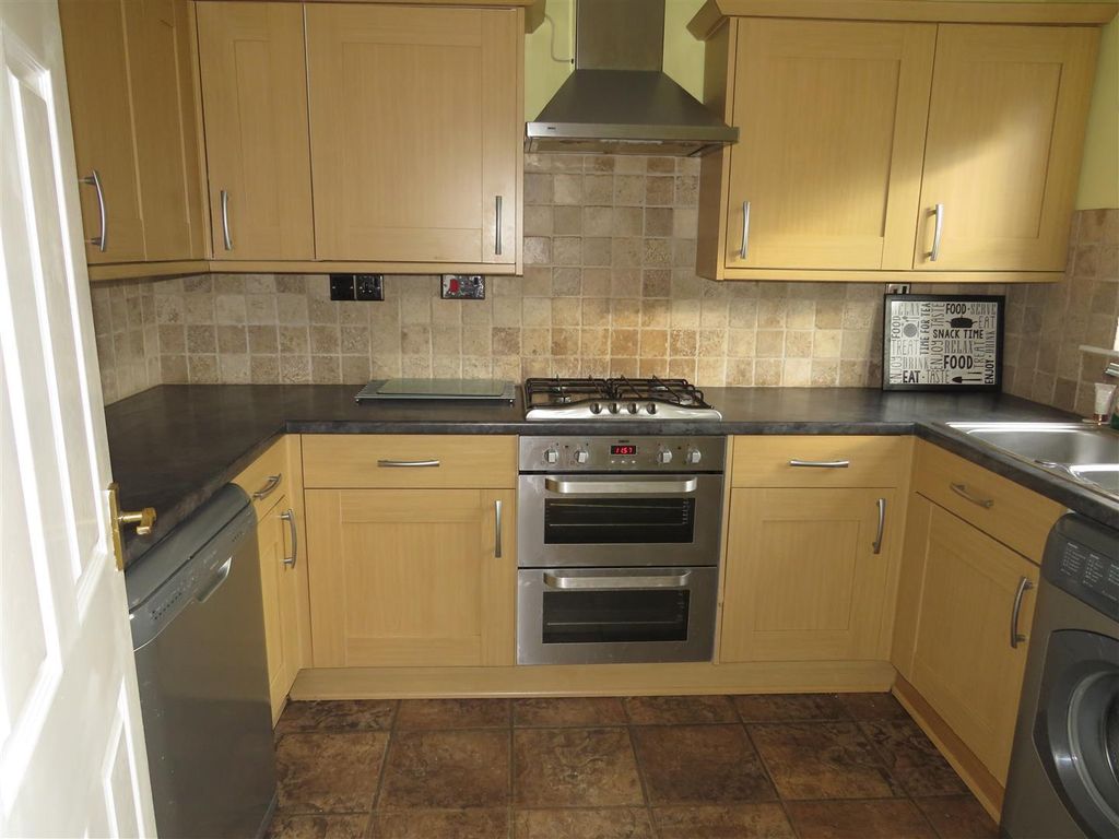 Property photo 2 of 6 Kitchen