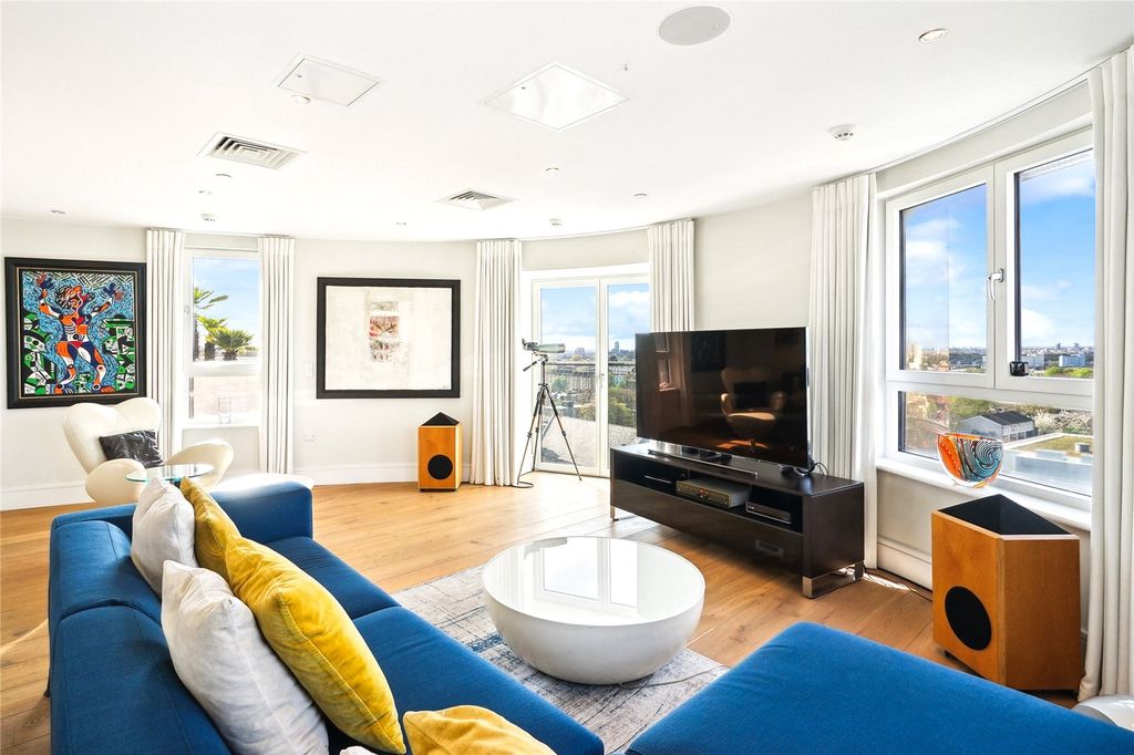 Property photo 2 of 17 Reception