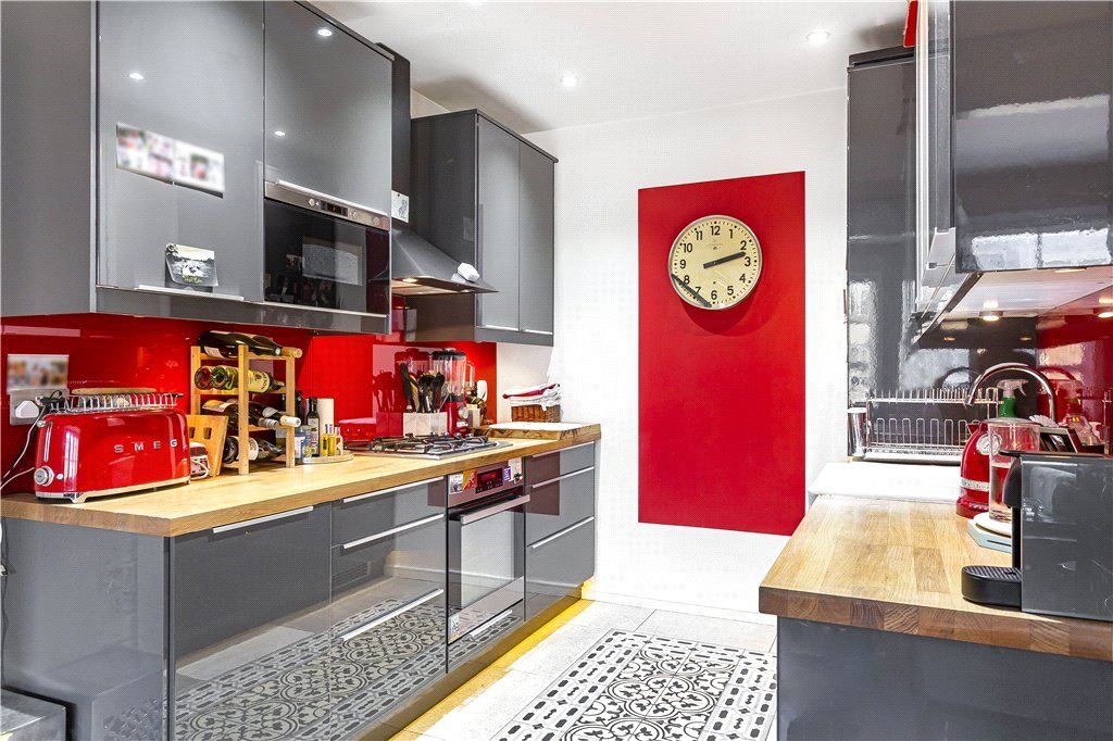 Property photo 2 of 25 Kitchen