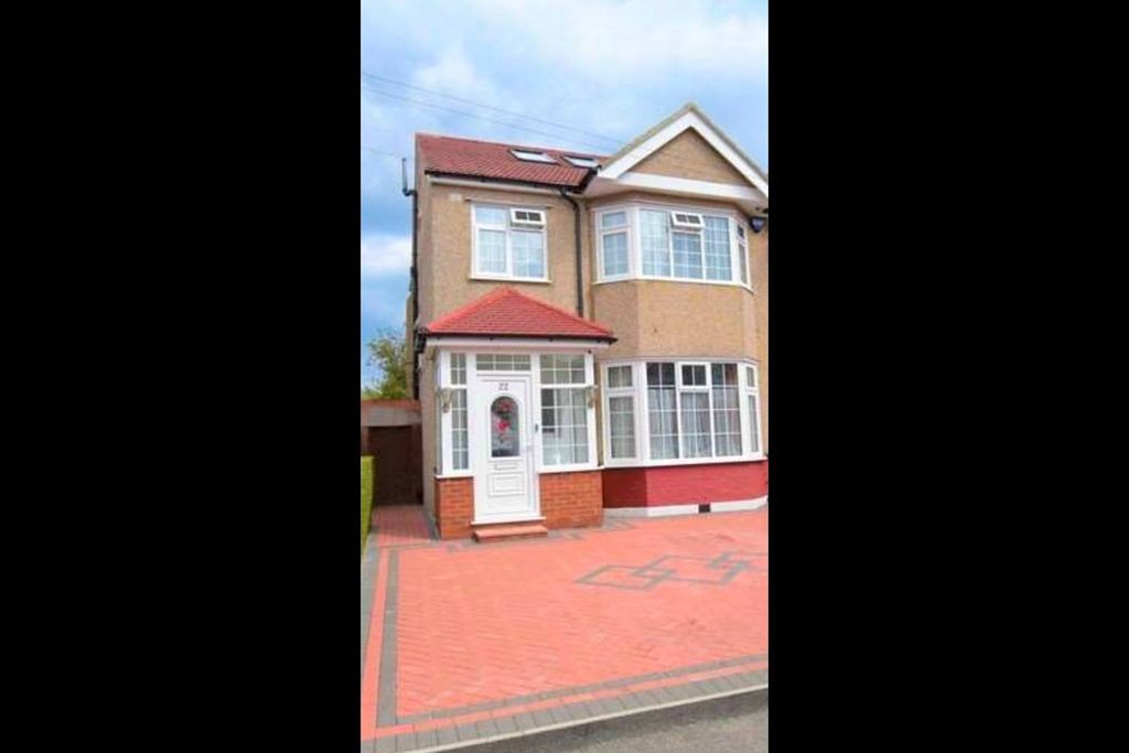 Property photo 1 of 4 A Well Presented Five Bedroom Property