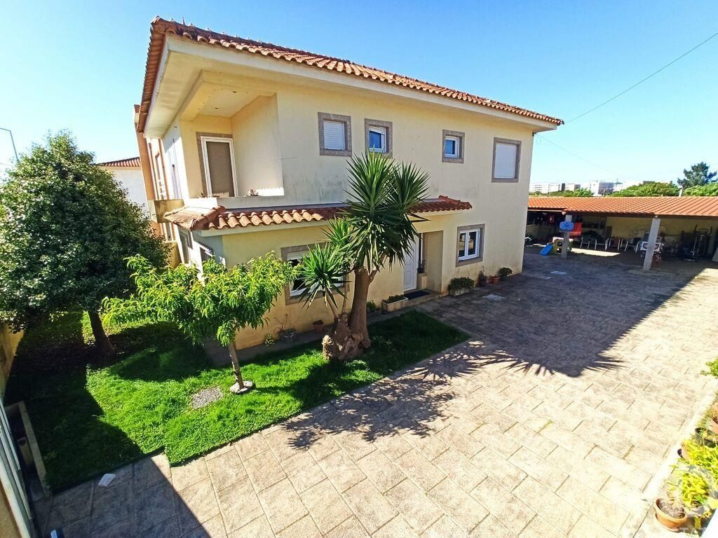 Property photo 1 of 40