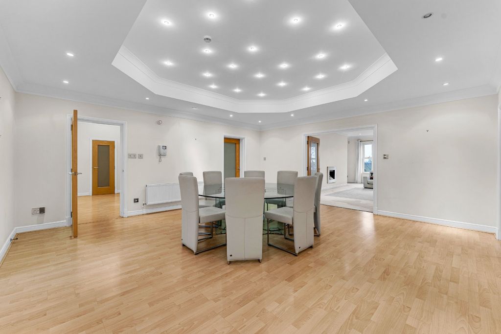 Property photo 3 of 22 Picture No. 27