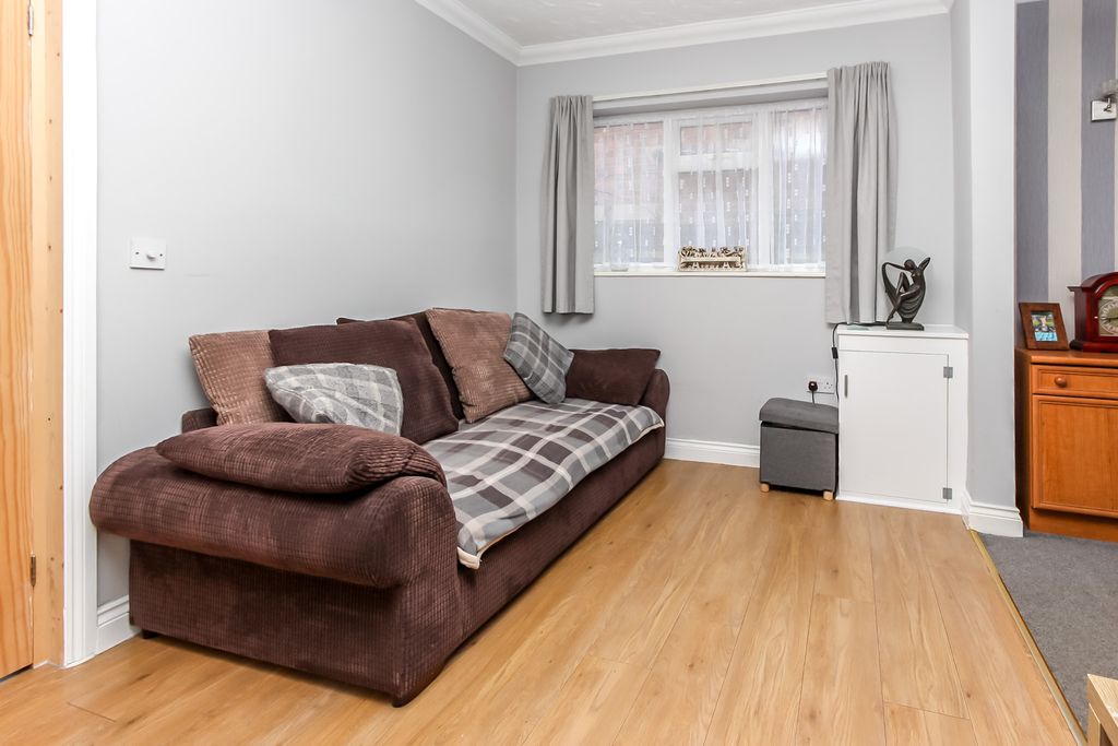 Property photo 3 of 8 Dining Area