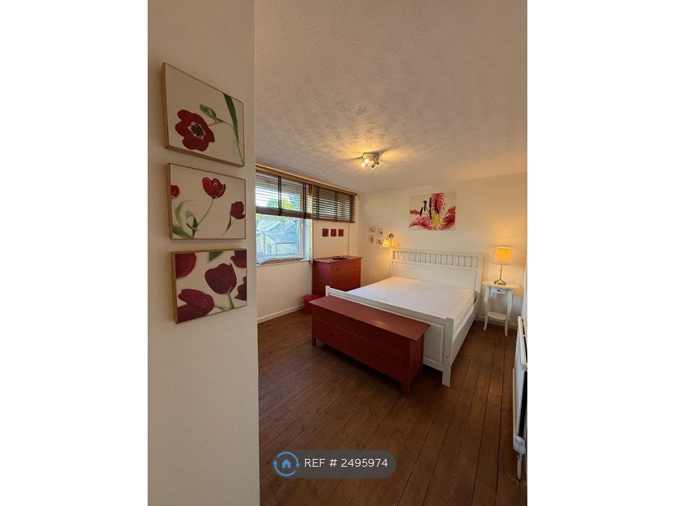 Property photo 3 of 18 Master Bedroom