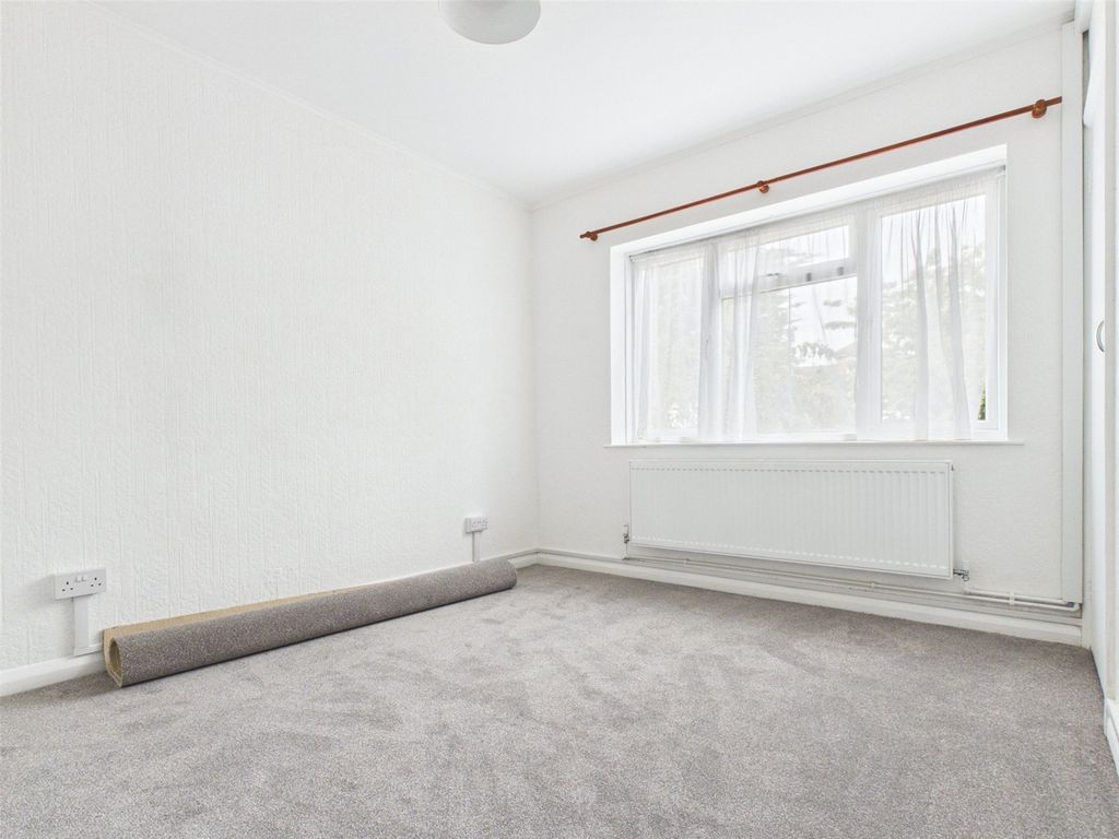 Property photo 3 of 24 Flat To Rent