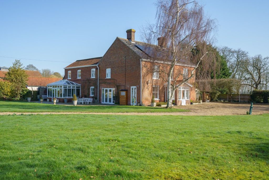 Property photo 1 of 33