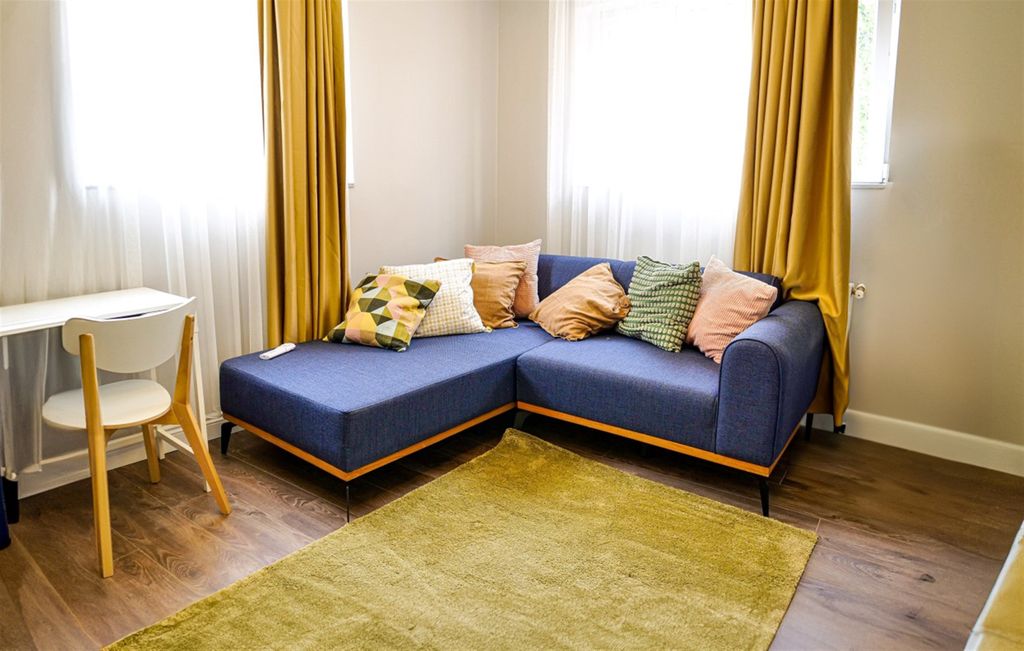Property photo 3 of 15 Renovated Istanbul Property For Sale In Fatih, Istanbul - Bright And Airy Rooms