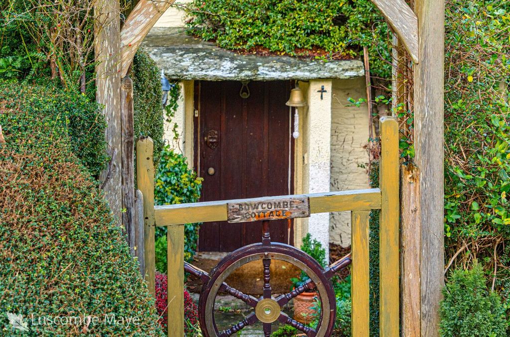 Property photo 2 of 32