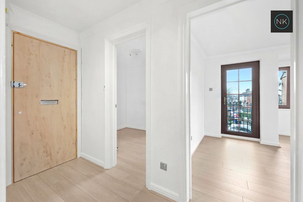 Property photo 2 of 16 4858184