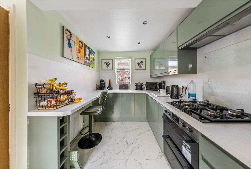 Property photo 2 of 19