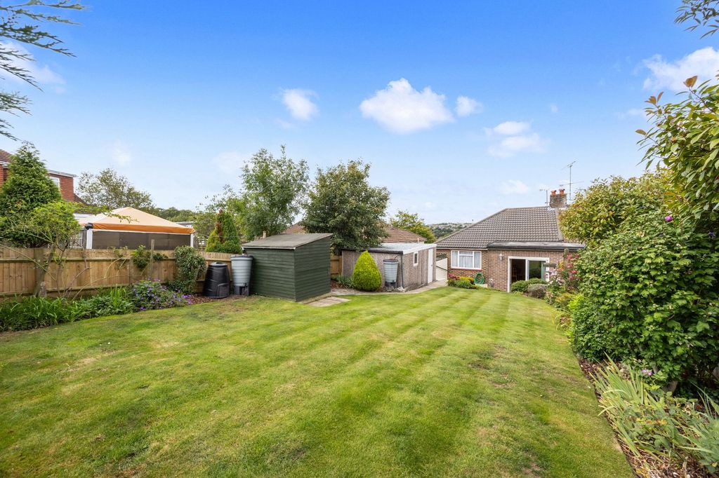 Property photo 2 of 20