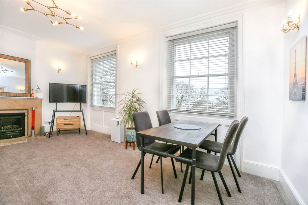 Additional image 5 of 3 bed flat to rentPittville Lawn, Cheltenham, Gloucestershire GL52