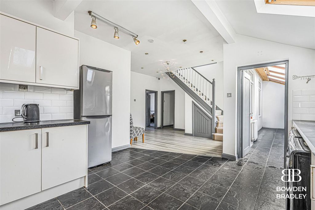 Property photo 3 of 17 Living Room