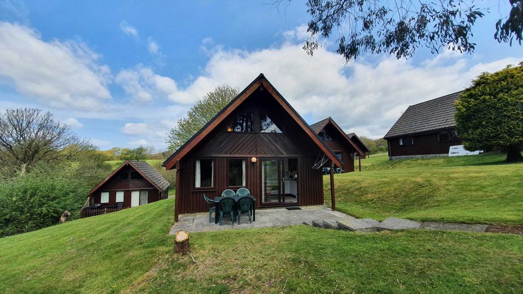Property photo 2 of 11