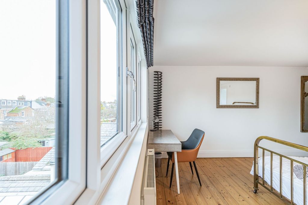 Property photo 2 of 26 Bedroom