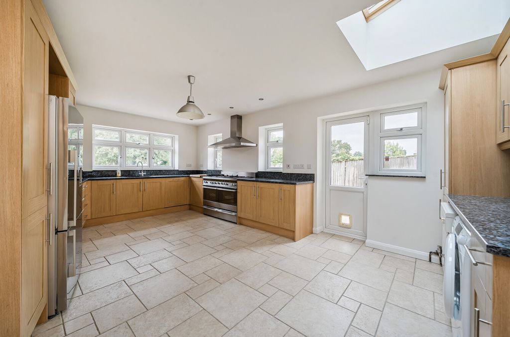 Property photo 3 of 13 1357480-14-68d691...