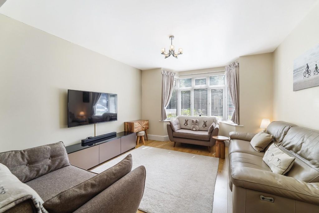 Property photo 3 of 14 Chipstead Lane