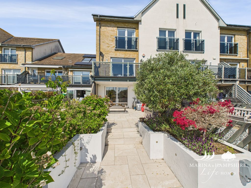 Property photo 2 of 32 Cam03691G0-Pr0051-Still018