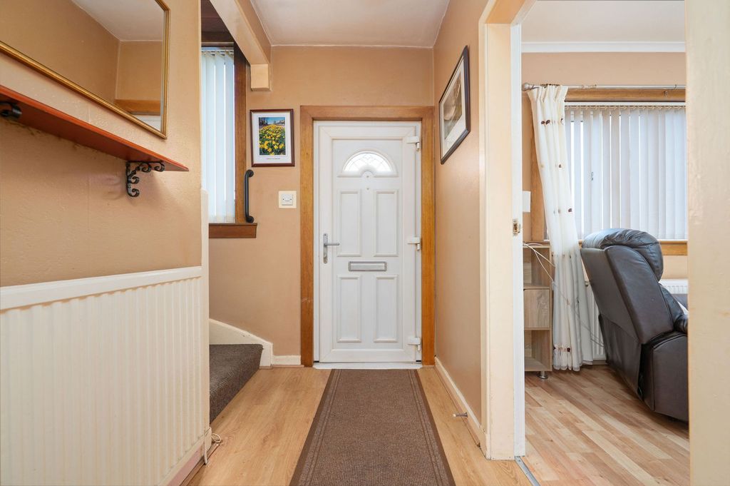 Property photo 2 of 28