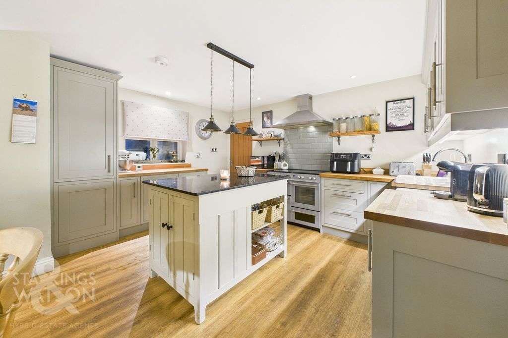 Property photo 3 of 37