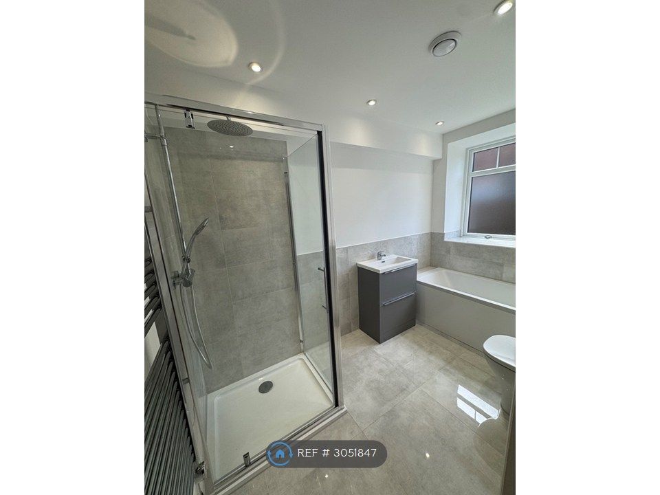 Property photo 3 of 9 Bathroom