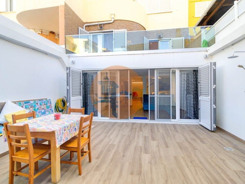 Property photo 2 of 61