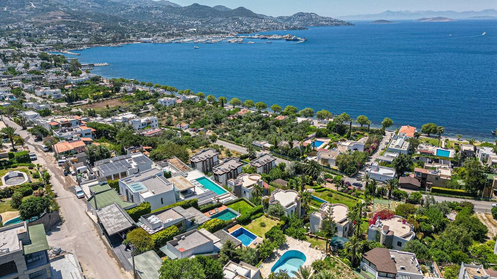 Property photo 3 of 24 5-Bed Yalikavak Villa- Centrally Located