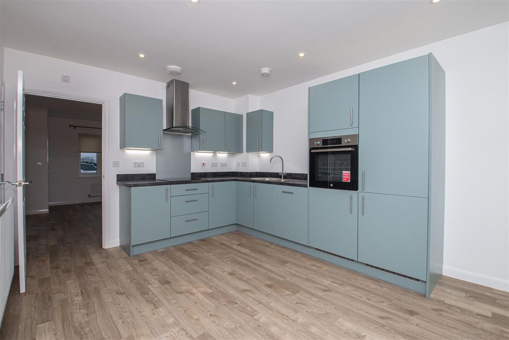 Property photo 2 of 17 13Sim_3.Jpg