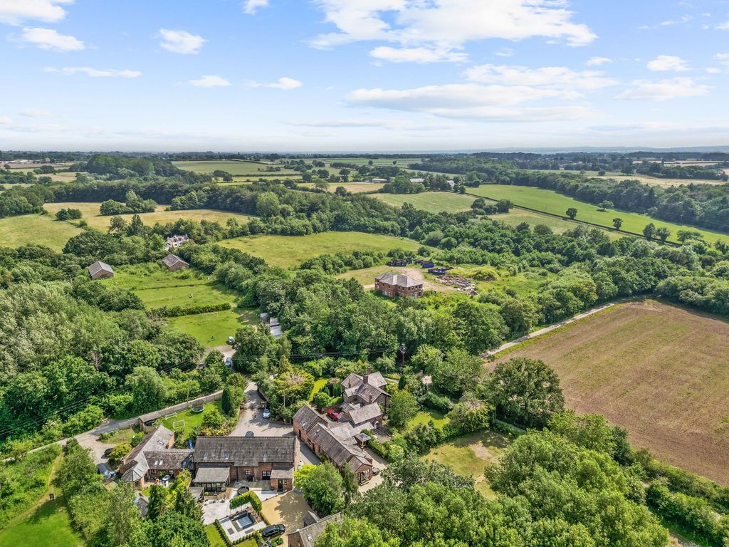 Property photo 2 of 34