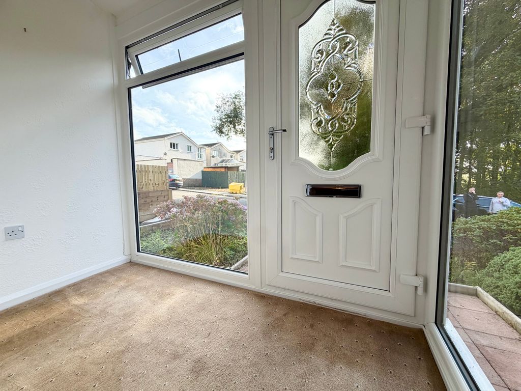 Property photo 2 of 27