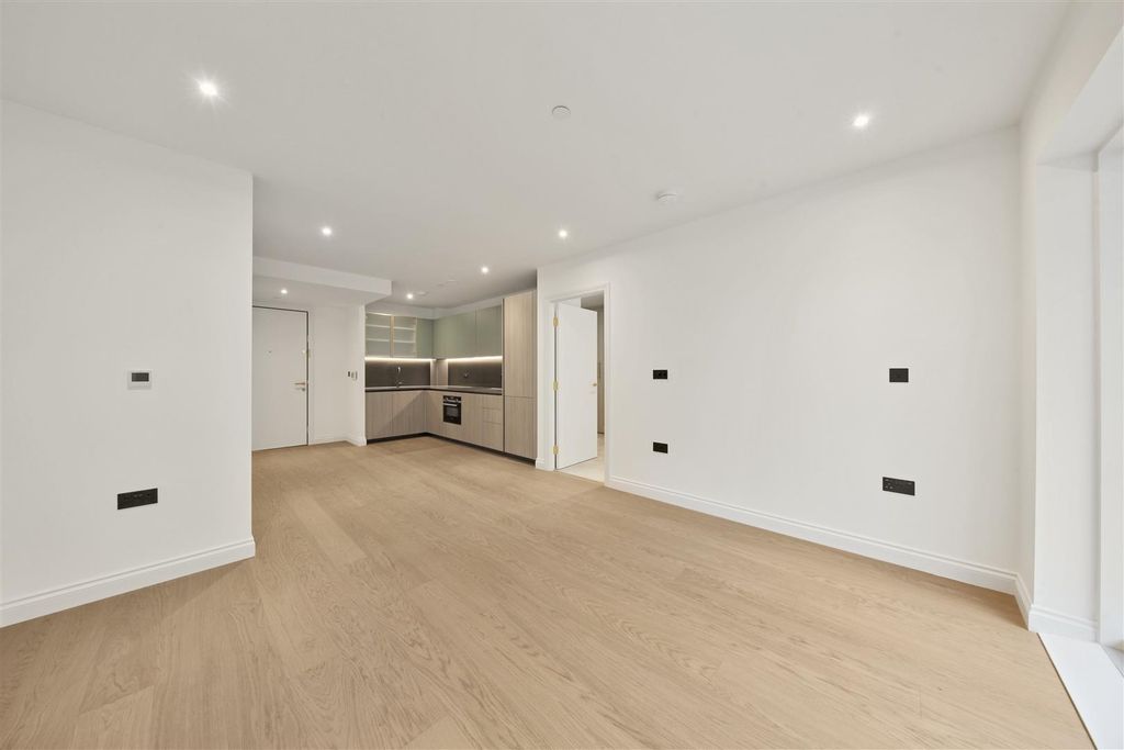 Property photo 3 of 15 46 Botanica Apartments, 1 Watermeadow Lane - Jq300