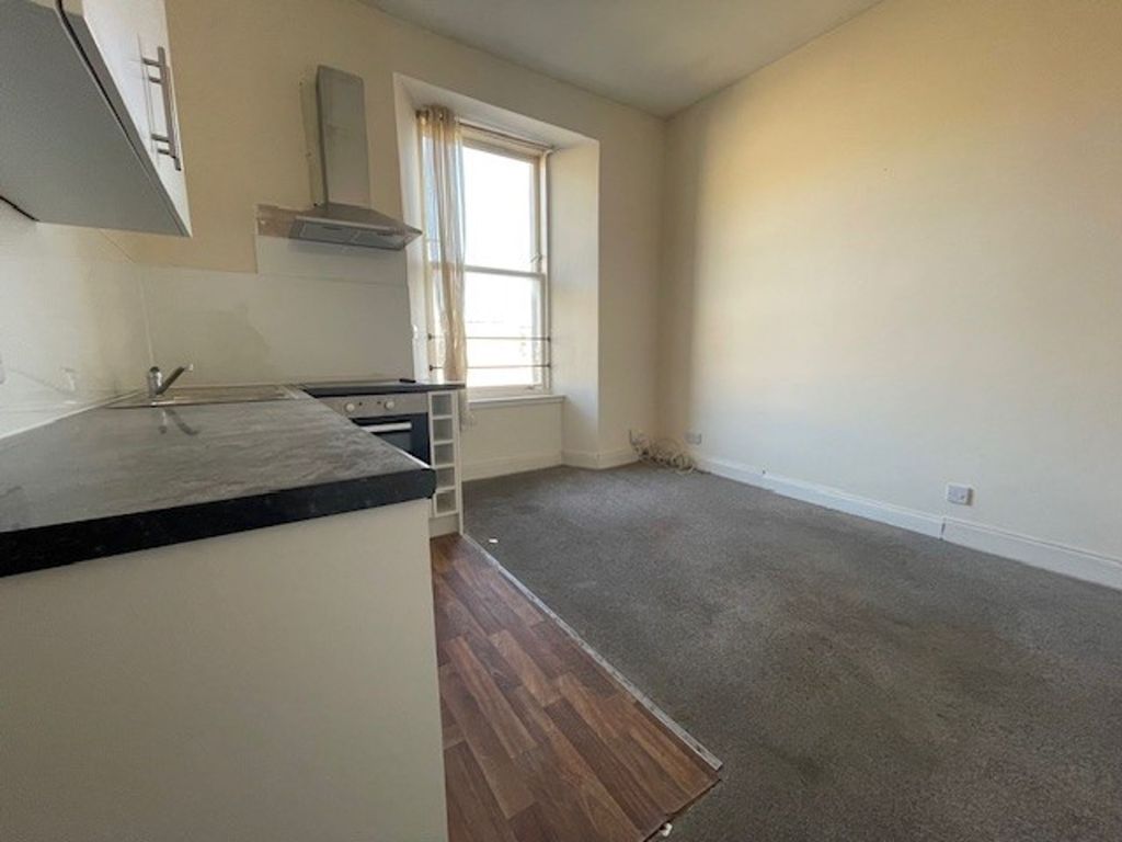 Property photo 2 of 5 Kitchen/Living Room