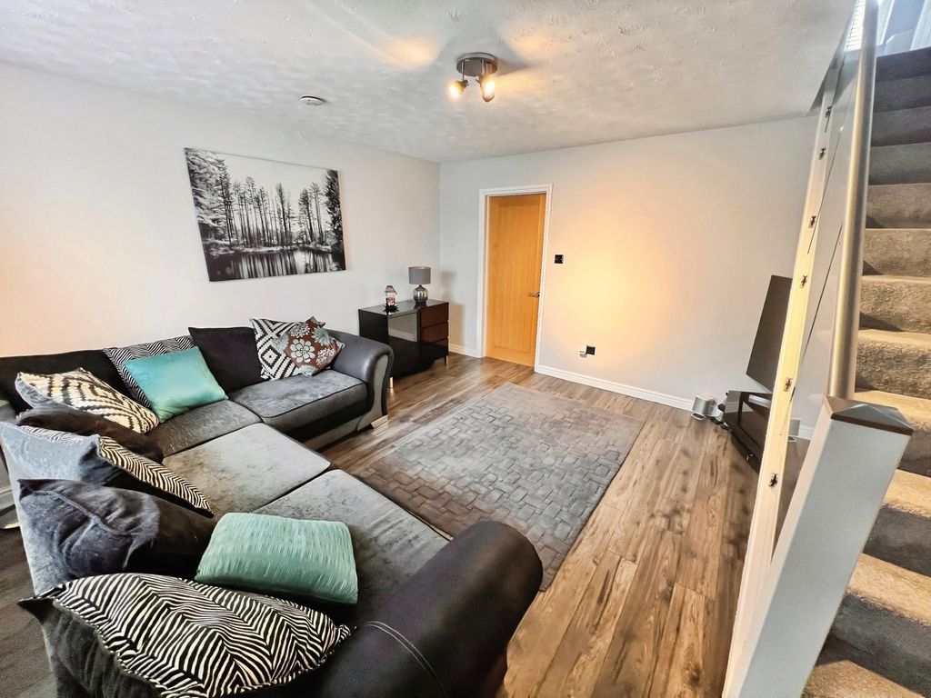 Property photo 3 of 14 Lounge