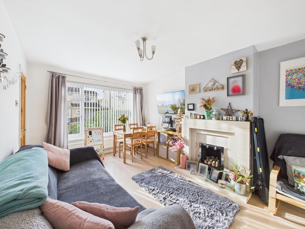 Property photo 2 of 22 Living Room