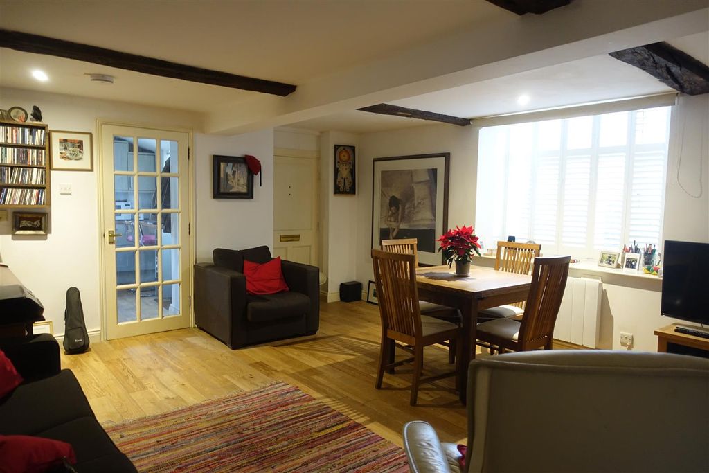 Property photo 3 of 9 Sitting-6.Jpg