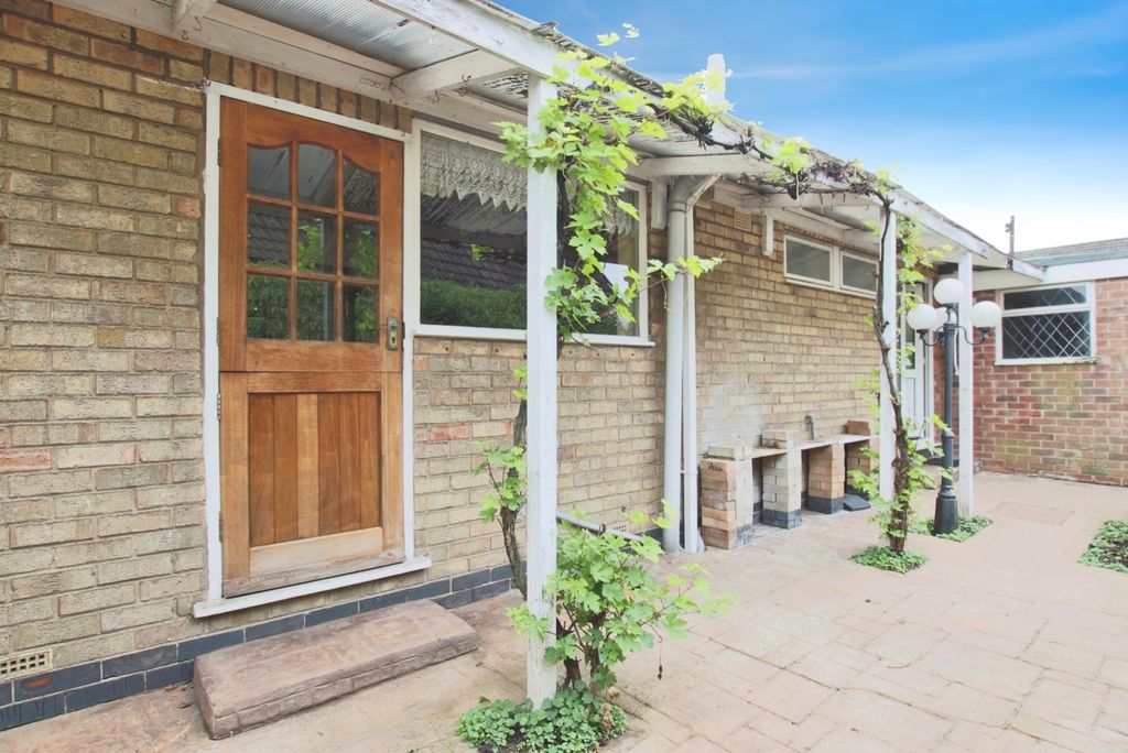 Property photo 2 of 16 3596407