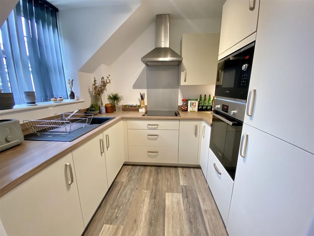 Property photo 2 of 9 Kitchen