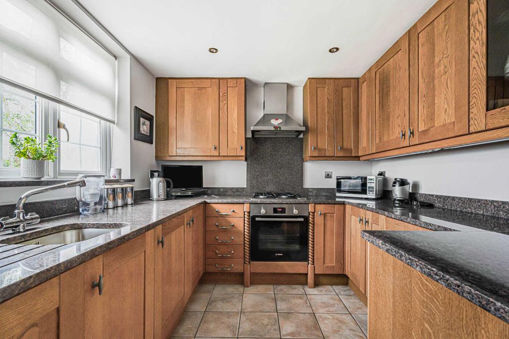 Property photo 3 of 14 Kitchen