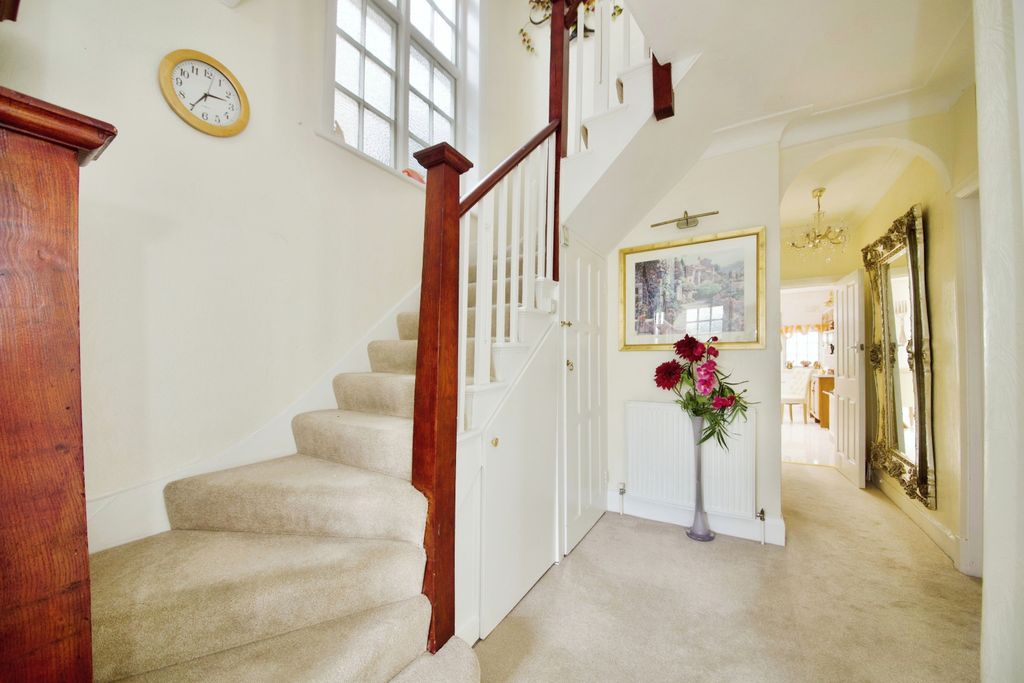 Property photo 2 of 17 2