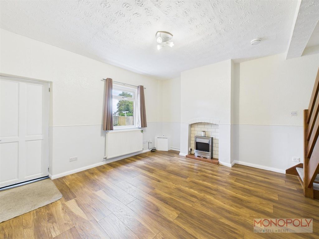 Property photo 3 of 17 Lounge