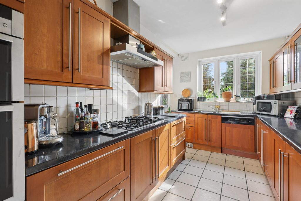 Property photo 2 of 17 Image