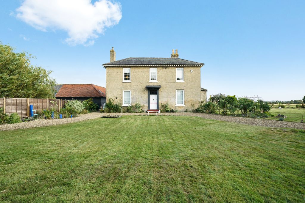 Property photo 1 of 16 Croydon Farm, Lower Road - Sqhm39Bzlhrsl1Eimj3A