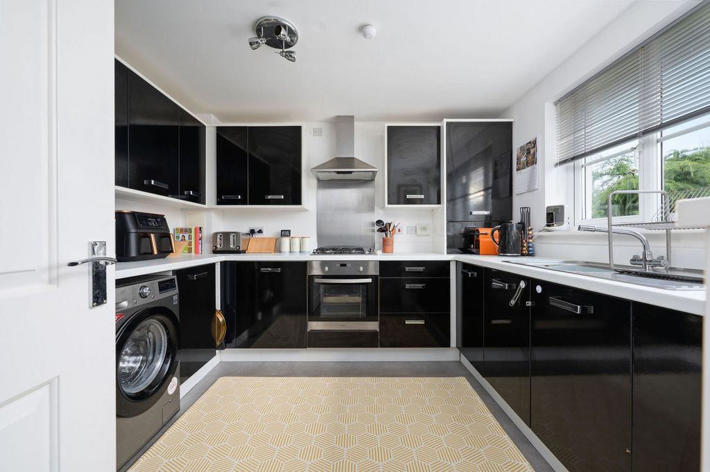 Property photo 3 of 27