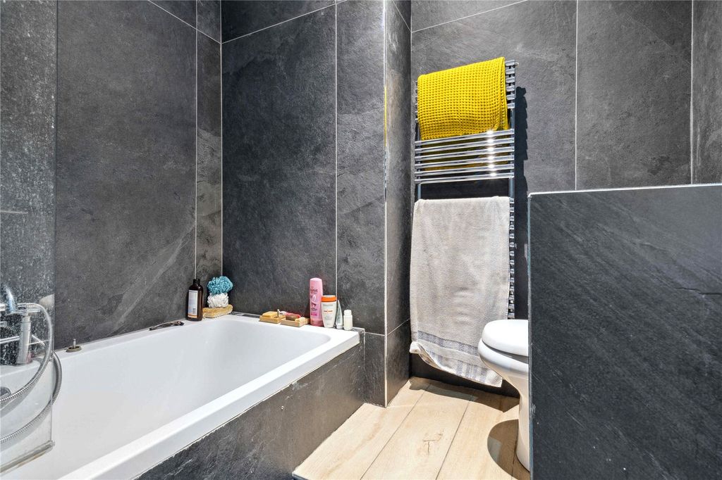 Property photo 3 of 23