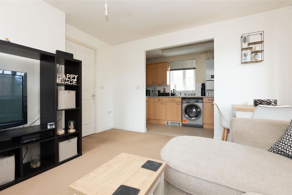 2 bed flat for saleDavid Harrowell House, St. Johns Road, Arlesey SG15 photo 4