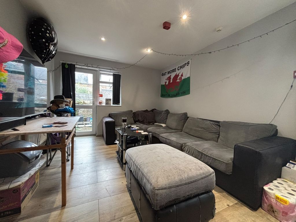 Property photo 1 of 12 6Ea4Da96-B218-4Ec5-A2Bc-c7E6Aaa7d723