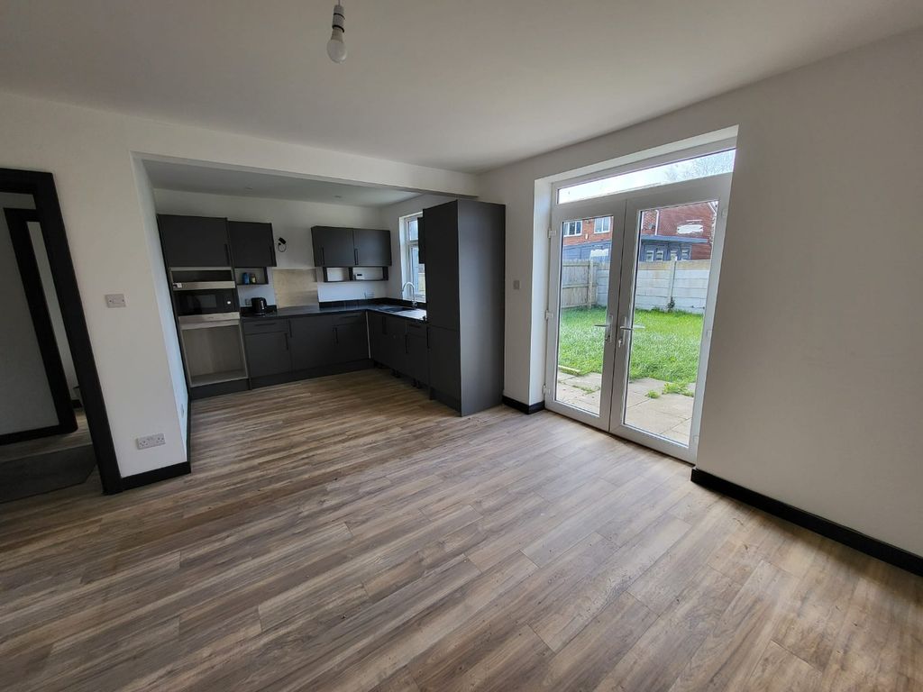 Property photo 2 of 7 5031131