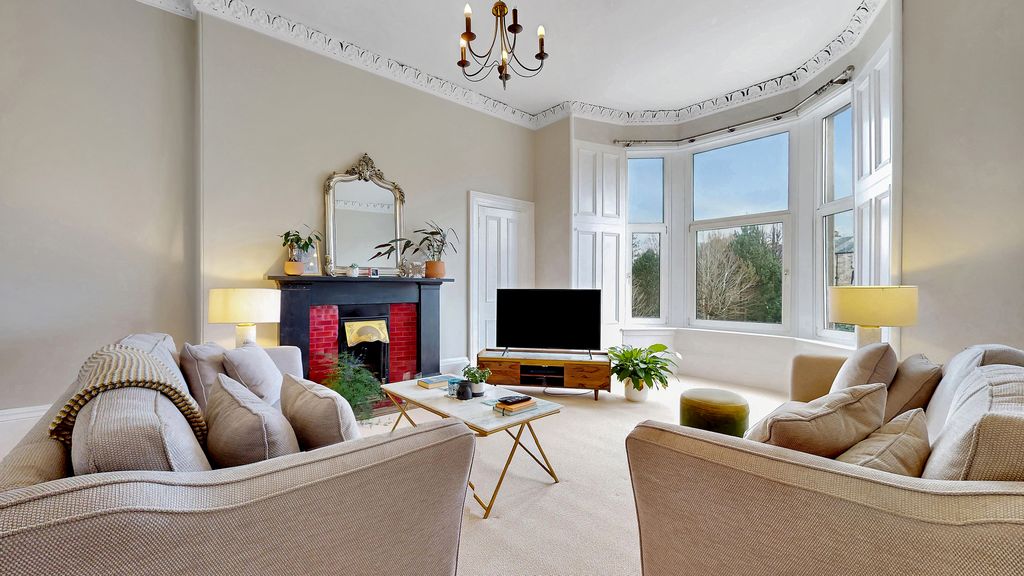 Property photo 2 of 26 31-Print-19 Hayburn Crescent Flat 2.1_26