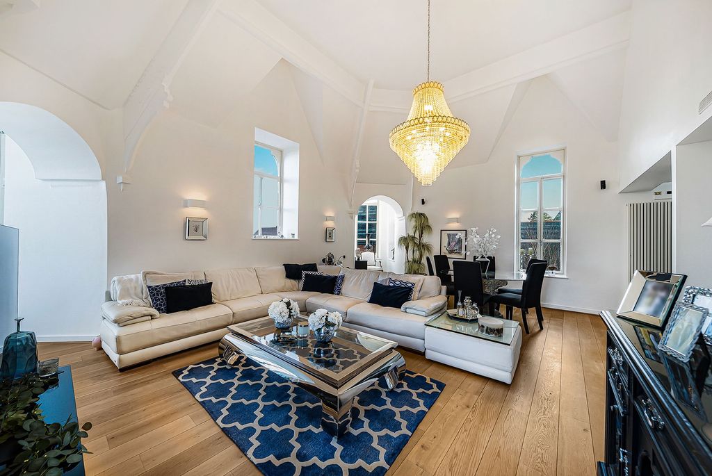 Property photo 2 of 13